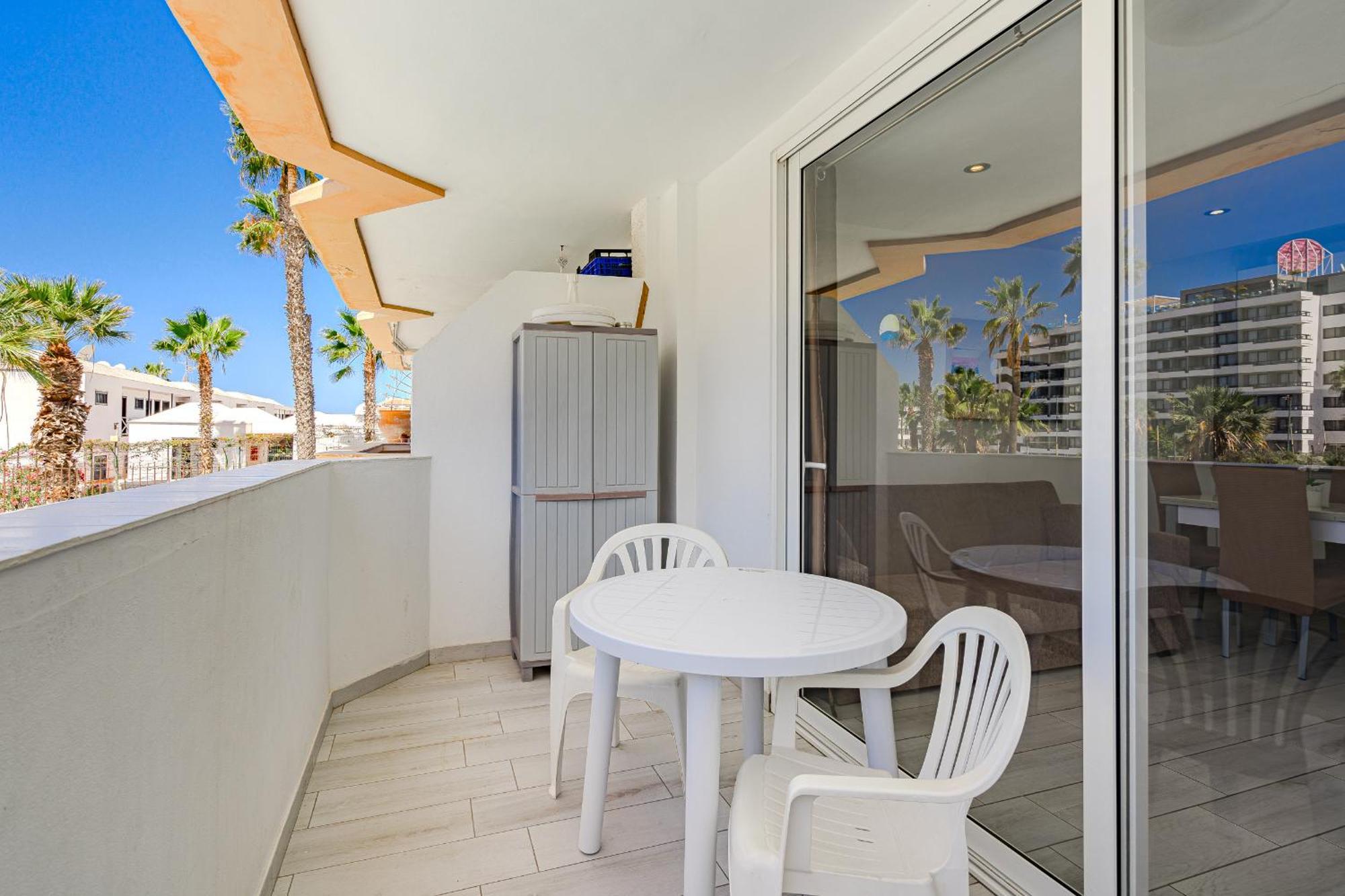 Un Dormitorio En Playa De Las Americas Costa Adeje  Exteriör bild