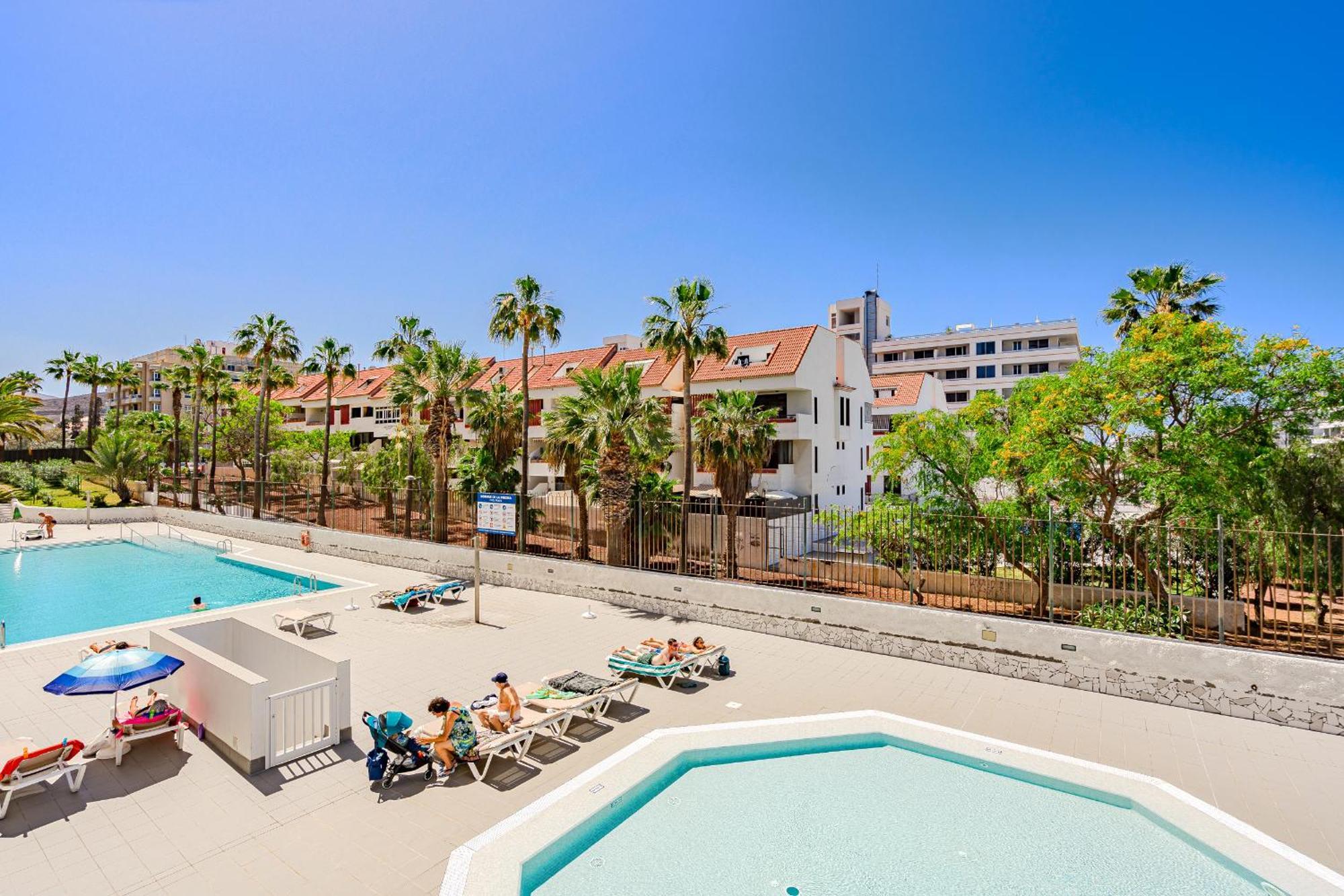 Un Dormitorio En Playa De Las Americas Costa Adeje  Exteriör bild