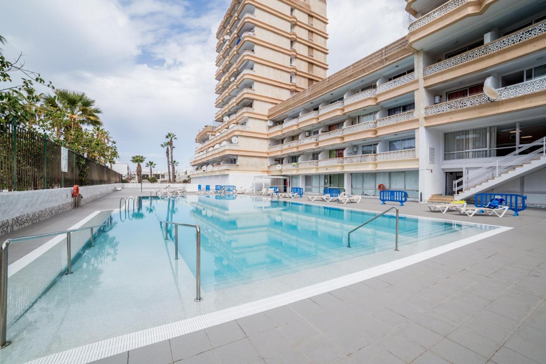 Un Dormitorio En Playa De Las Americas Costa Adeje  Exteriör bild