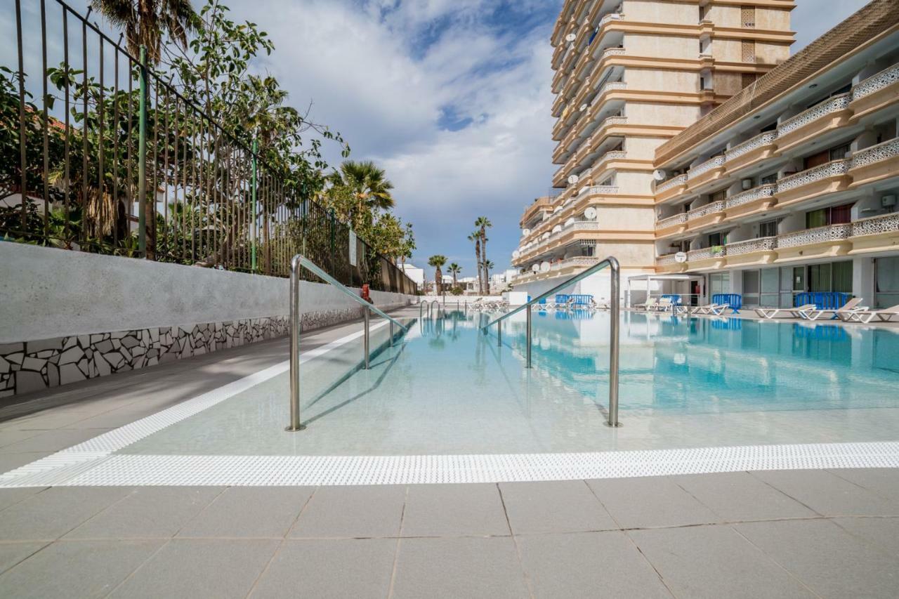 Un Dormitorio En Playa De Las Americas Costa Adeje  Exteriör bild