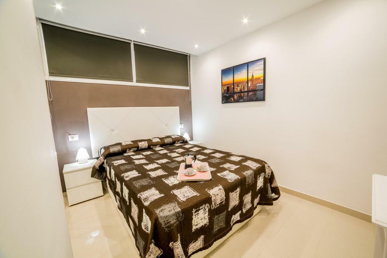 Un Dormitorio En Playa De Las Americas Costa Adeje  Exteriör bild