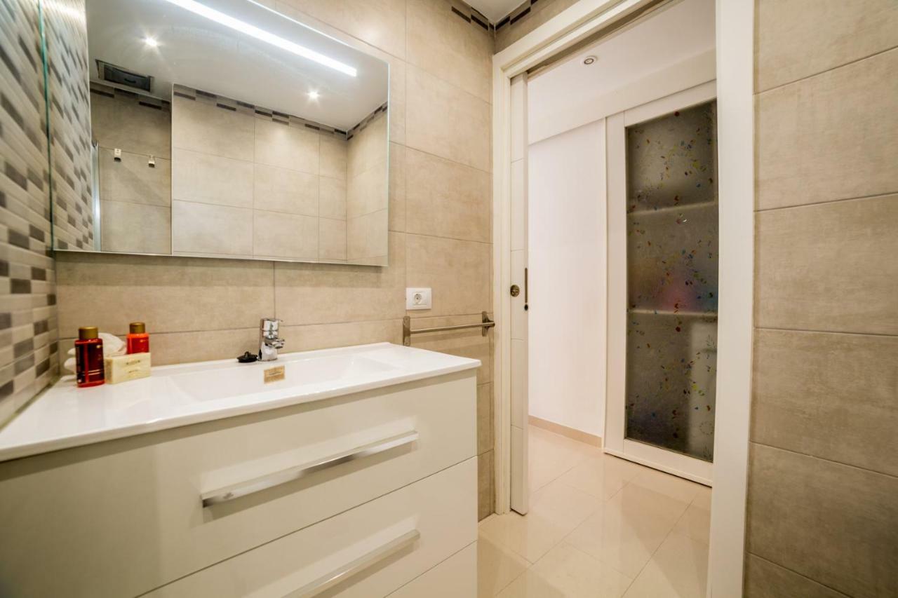 Un Dormitorio En Playa De Las Americas Costa Adeje  Exteriör bild